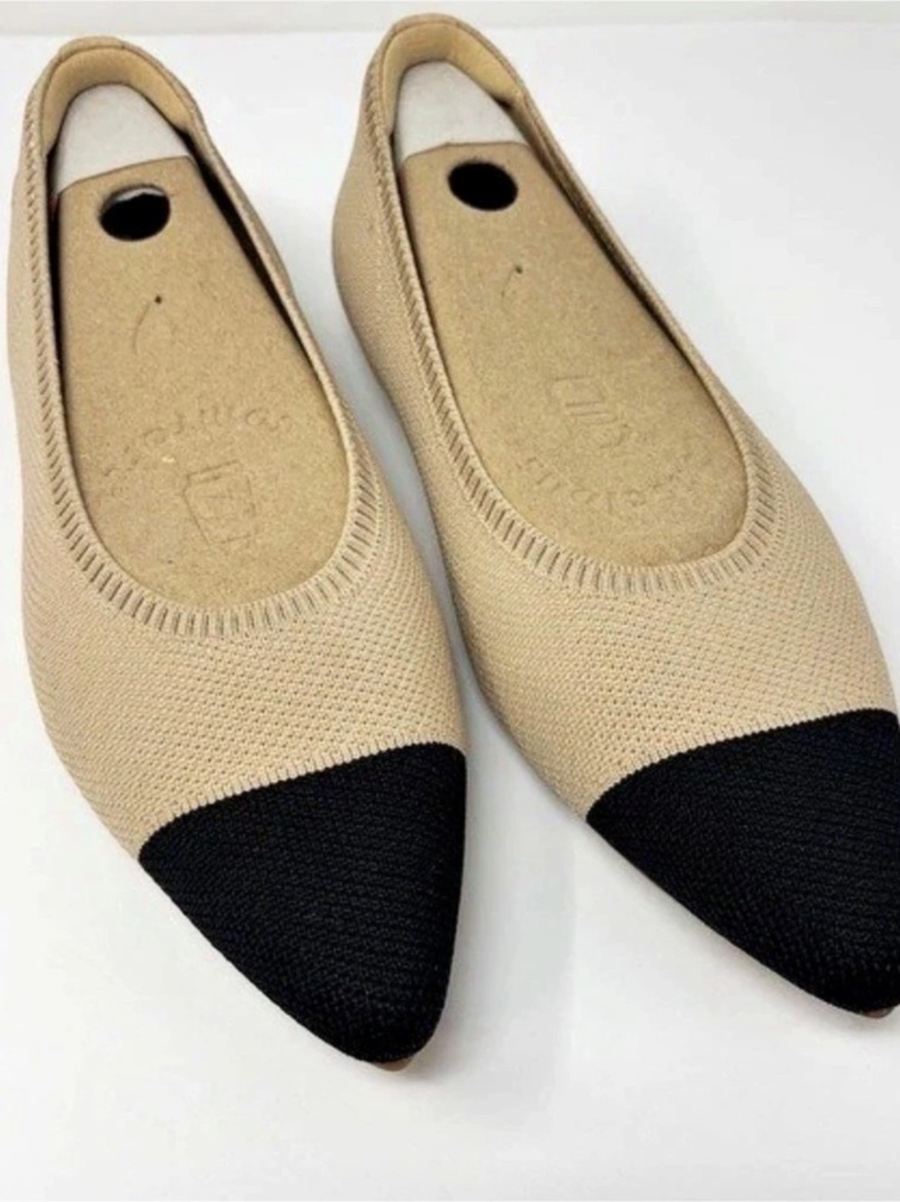 VIVAIA Pointed-Toe Ballet Flats Aria 5 Almond and Black